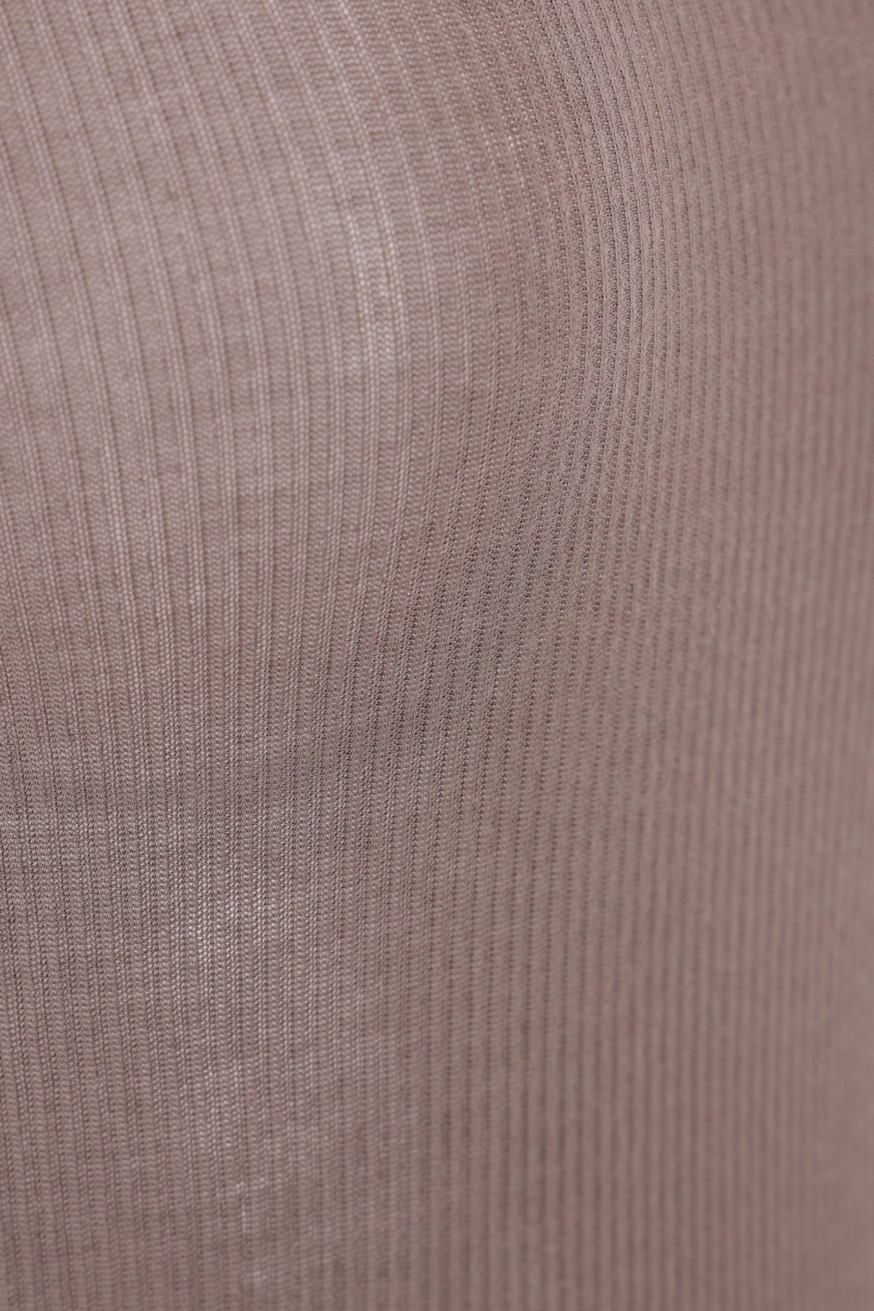 A ribbed tank top made of jersey fabric.