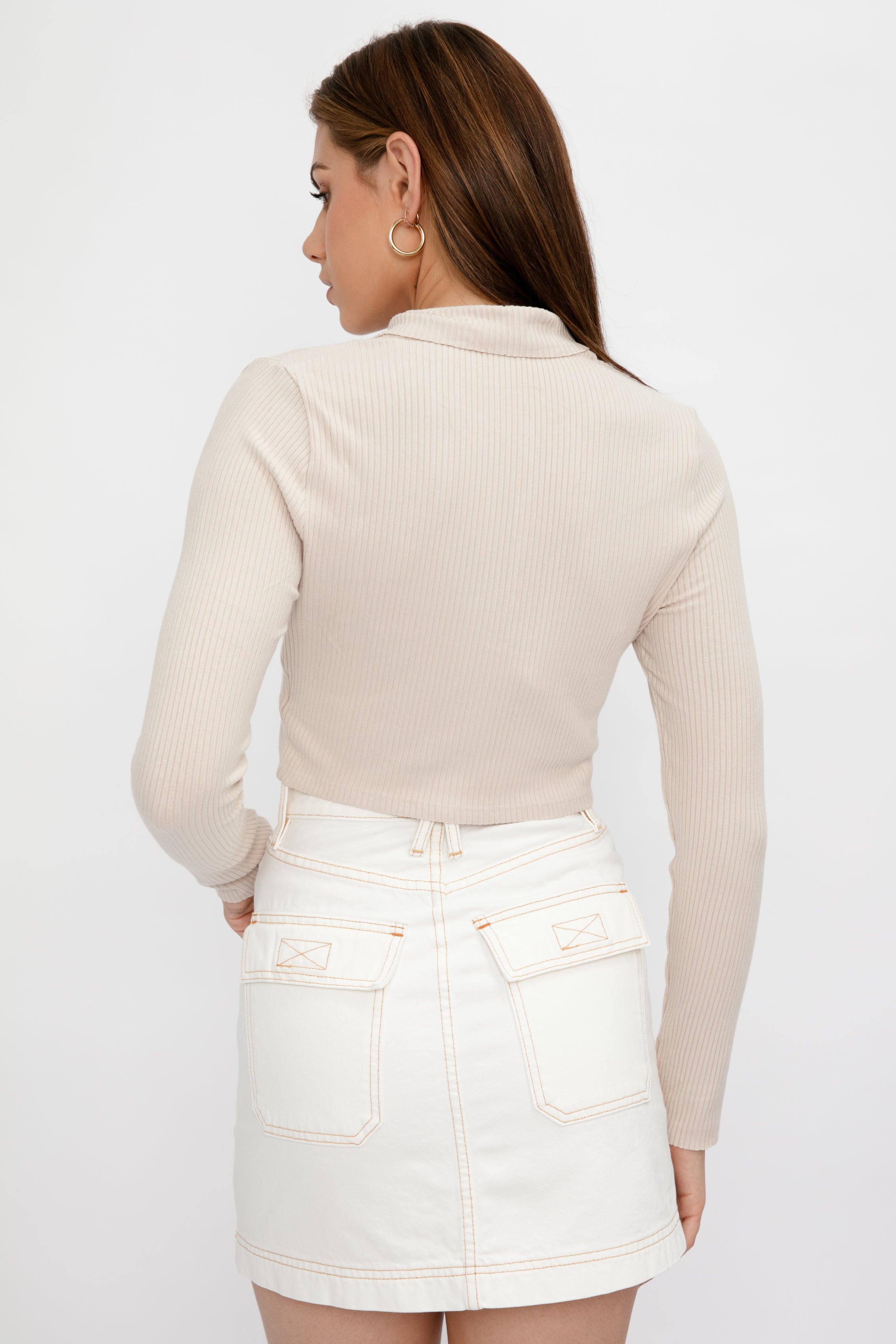 Alloy Ribbed Cropped Button Turtleneck Limestone