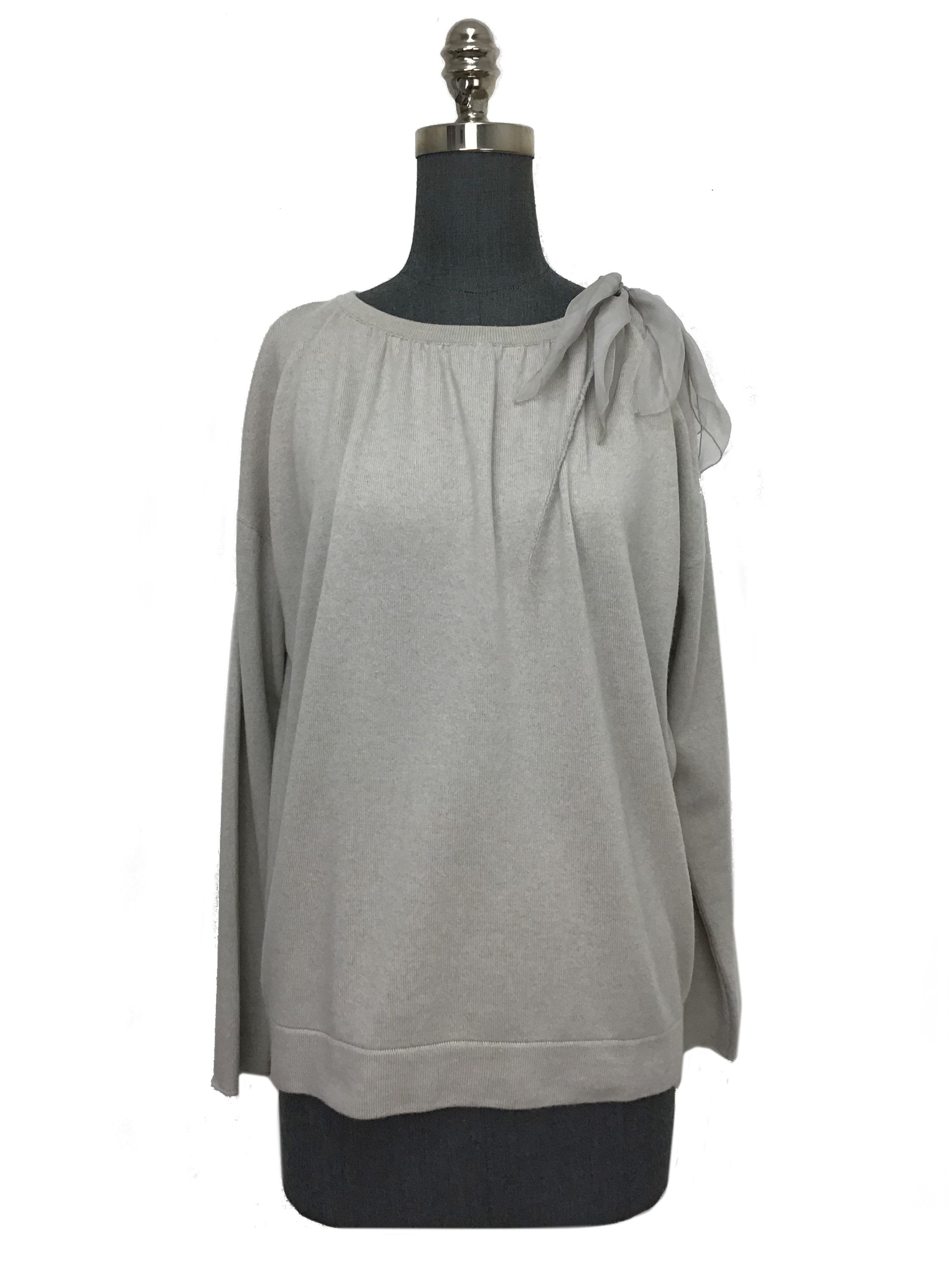 Brunello Cucinelli Cashmere Cold-Shoulder Sweater Keywords: Brunello Cucinelli, cashmere, cold-shoulder, sweater.