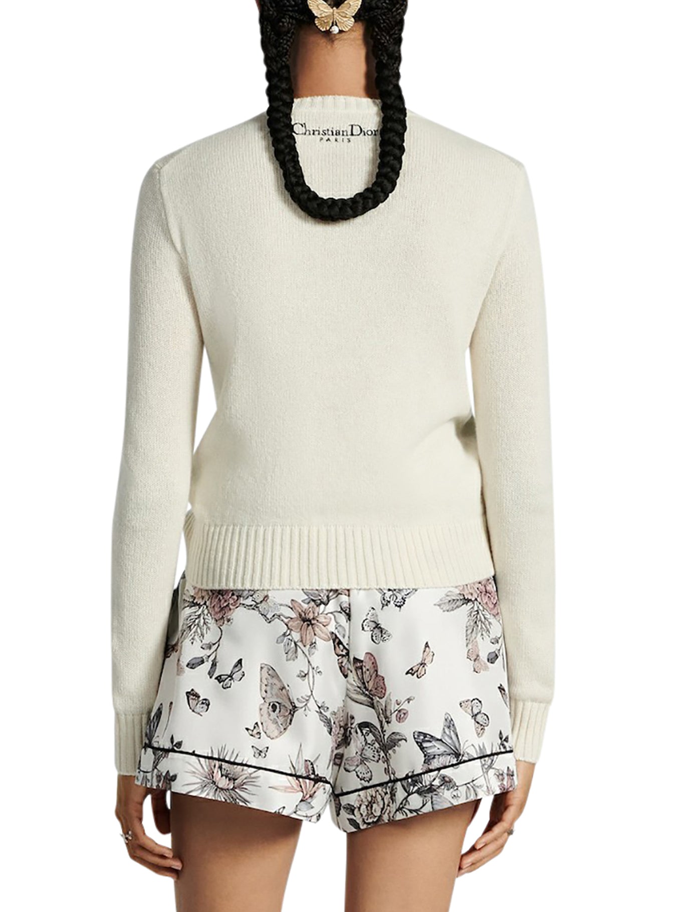 Cashmere sweater with embroidery.