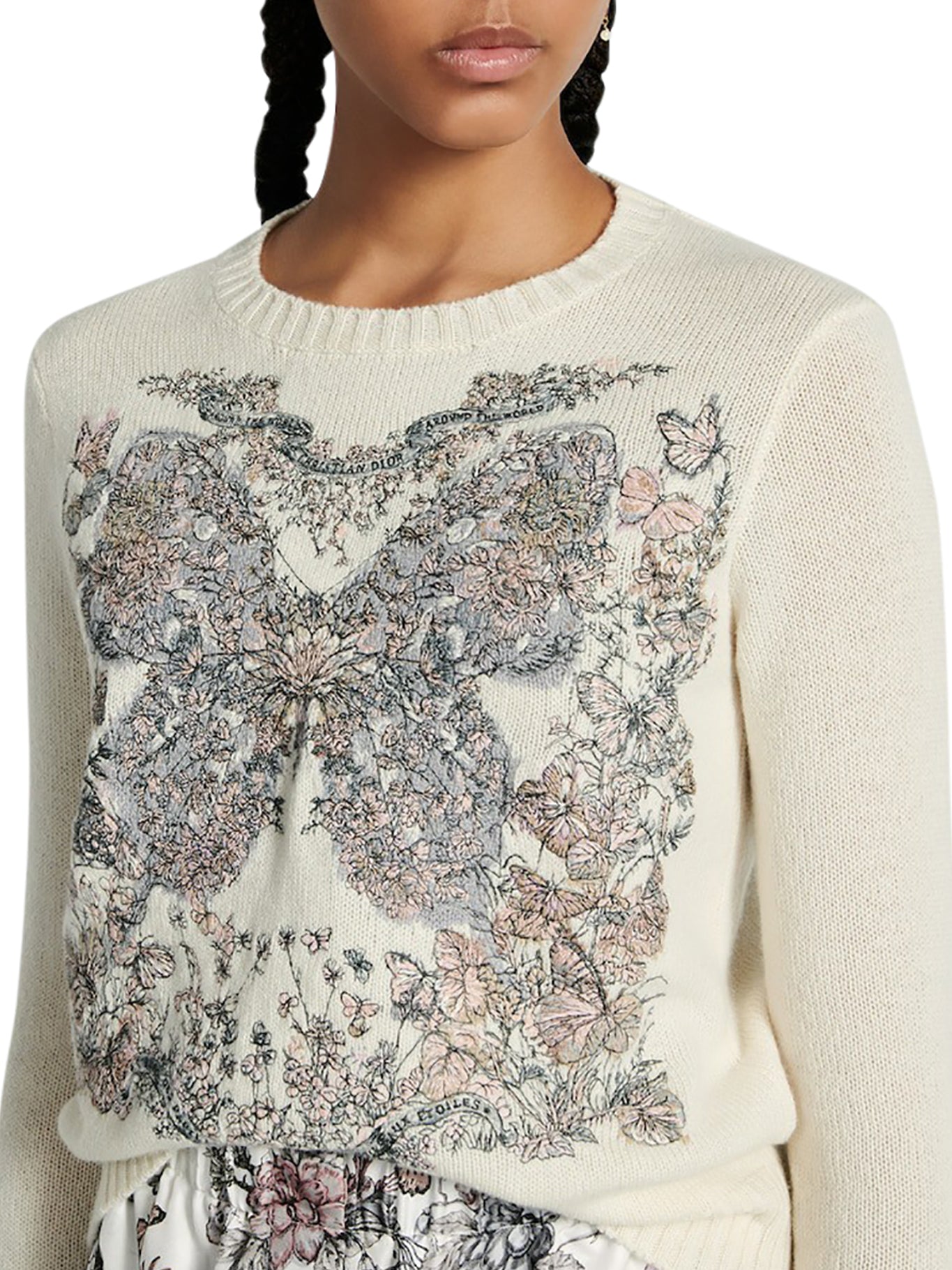 Cashmere sweater with embroidery.