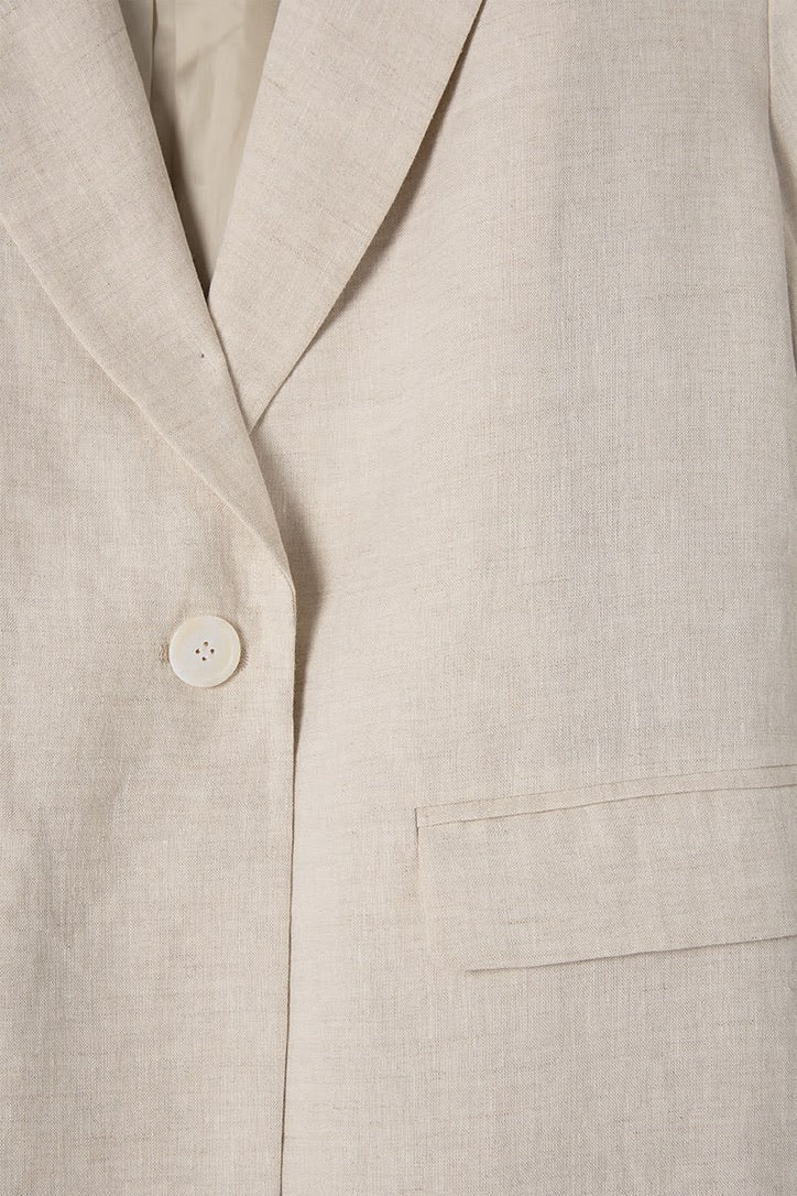 Classic linen blazer.