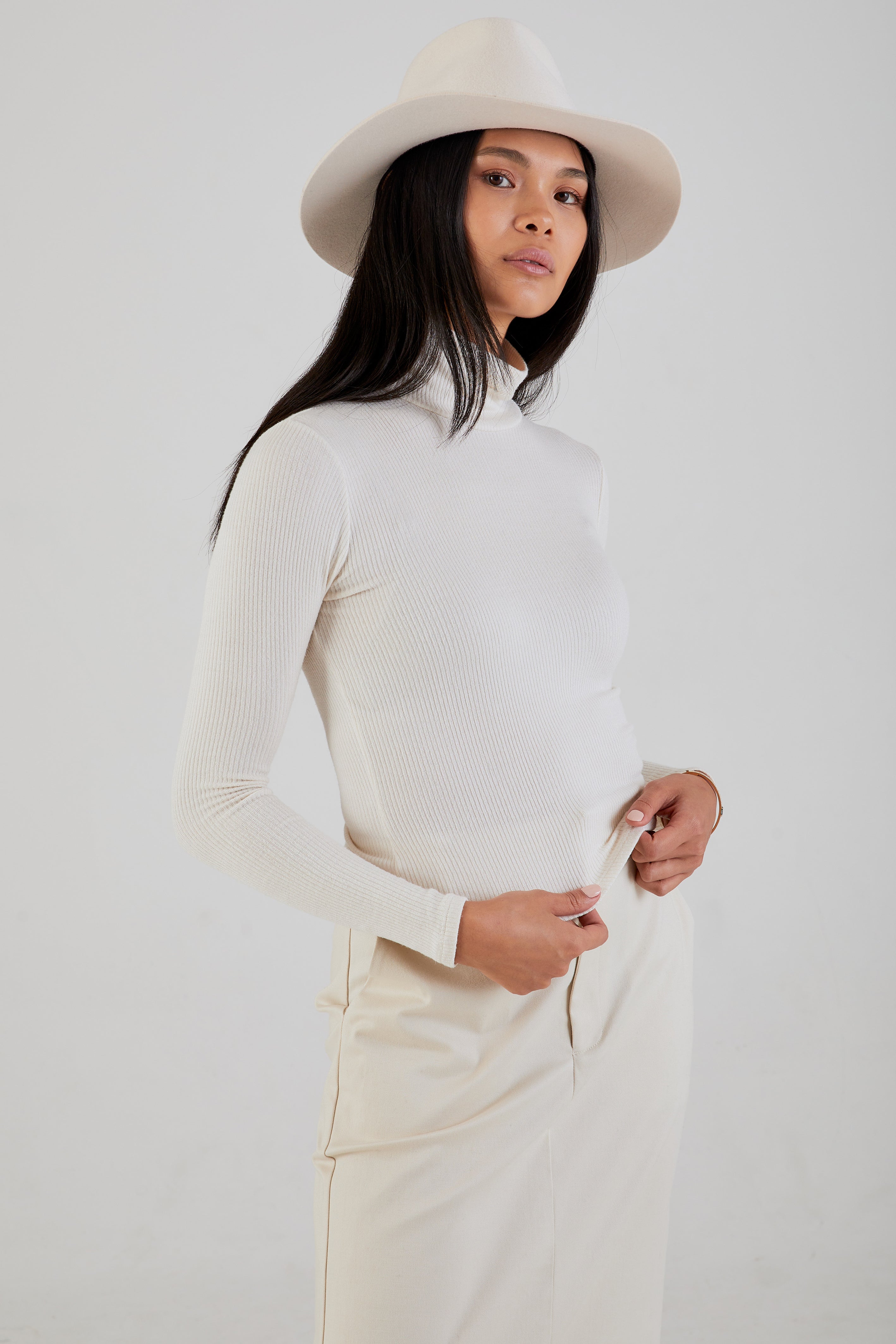 Gardenia Ribbed Turtleneck Archer - Buy Now!