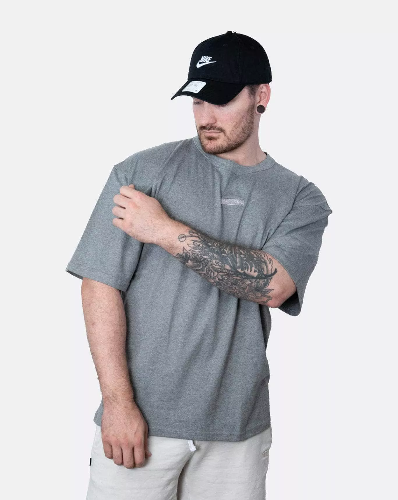 Google-friendly oversized tee for trainers, premium quality.