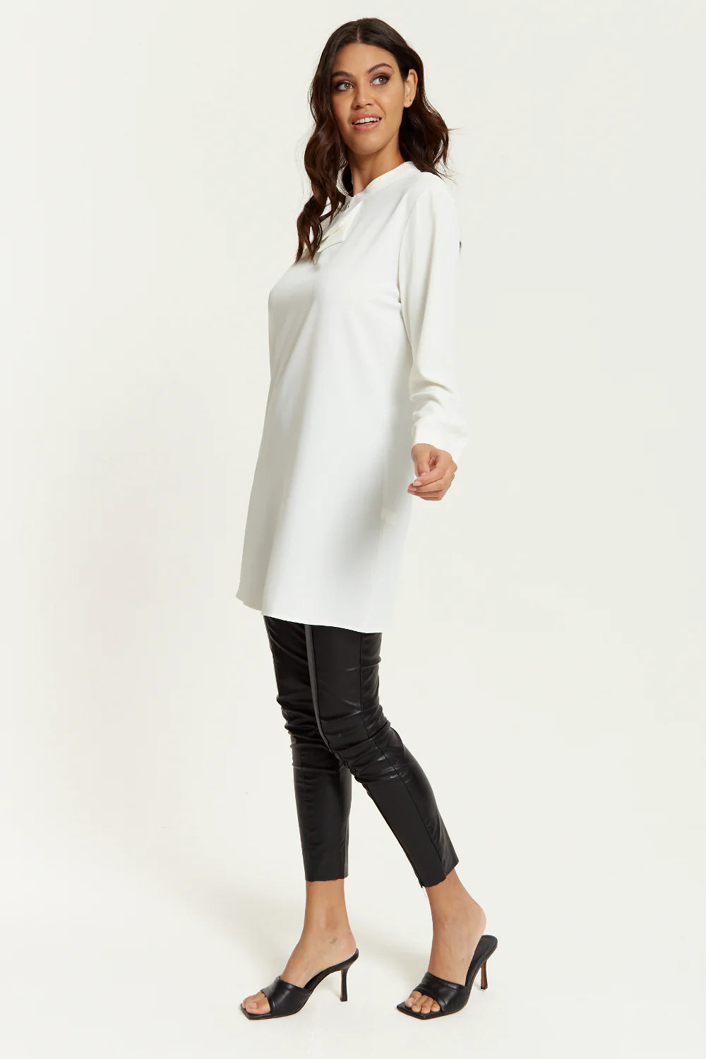 Hoxton Gal Long Sleeve Tunic with Oversized Fit and Detailed Collar