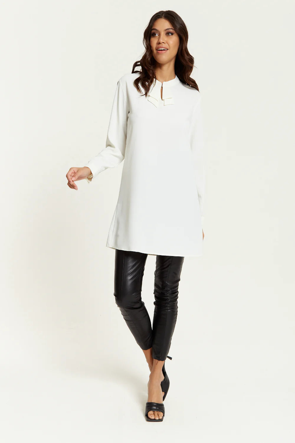 Hoxton Gal Long Sleeve Tunic with Oversized Fit and Detailed Collar