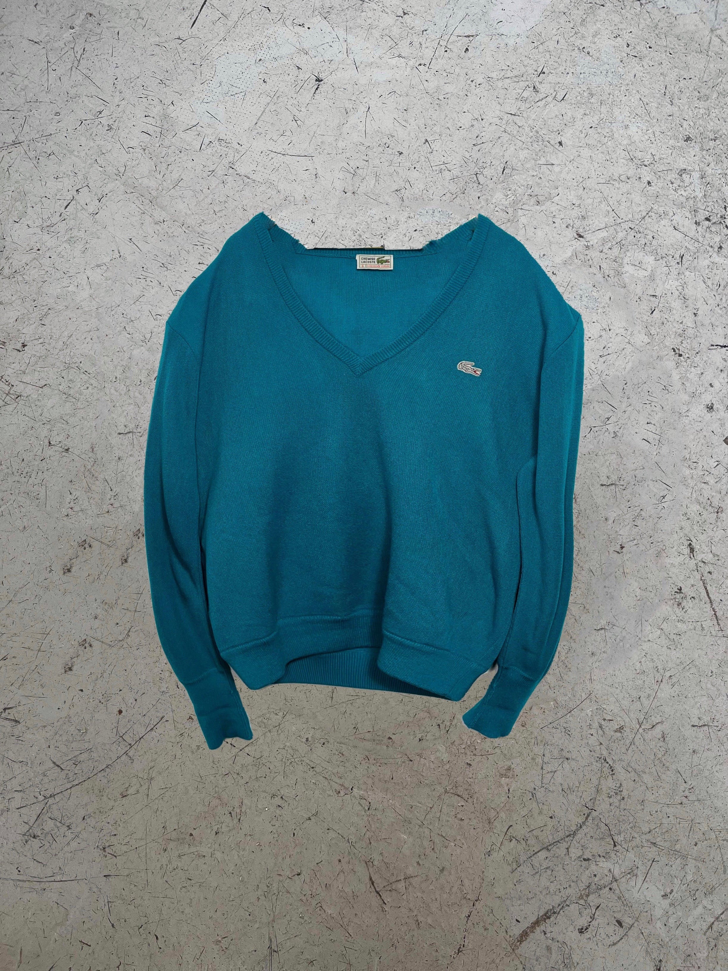 Jersey Lacoste - affordable, high-quality sportswear with a touch of elegance.