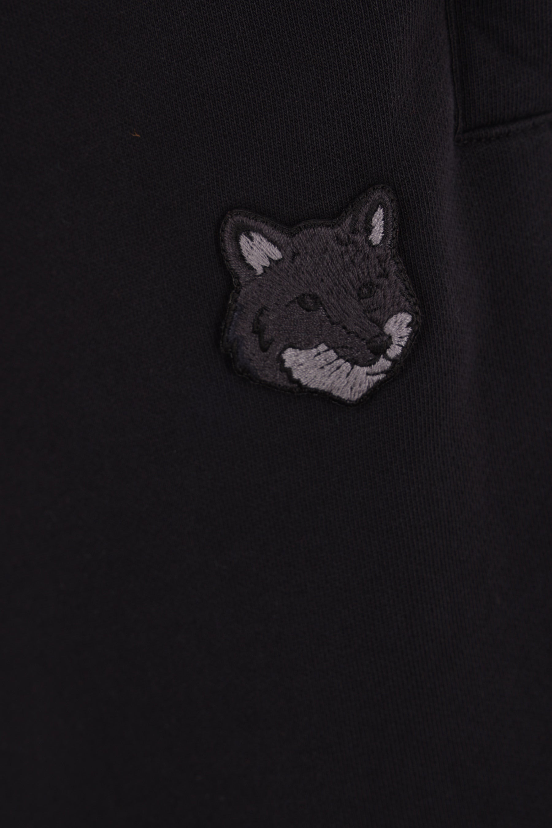 Jersey shorts with a bold logo patch featuring a fox head