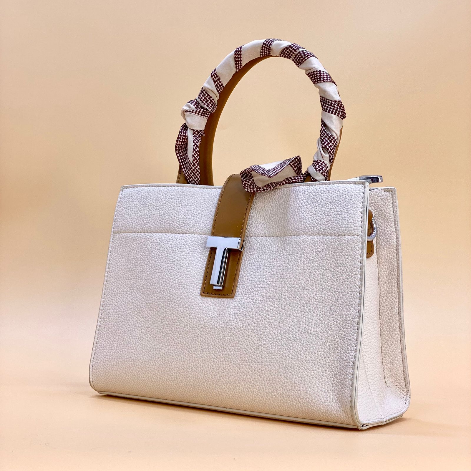 Latest 2023 Collection: Stylish Women's Handbags on Sale - Discounted Price B399