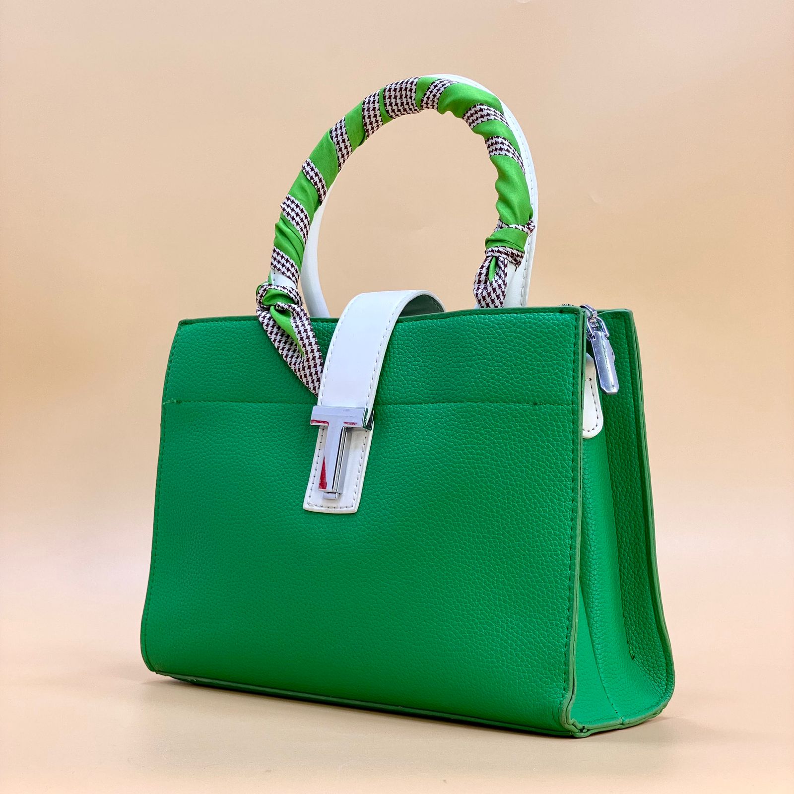 Latest 2023 Collection: Stylish Women's Handbags on Sale - Discounted Price B399