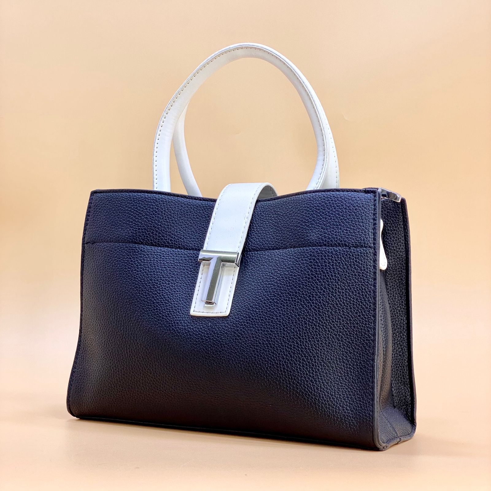 Latest 2023 Collection: Stylish Women's Handbags on Sale - Discounted Price B399