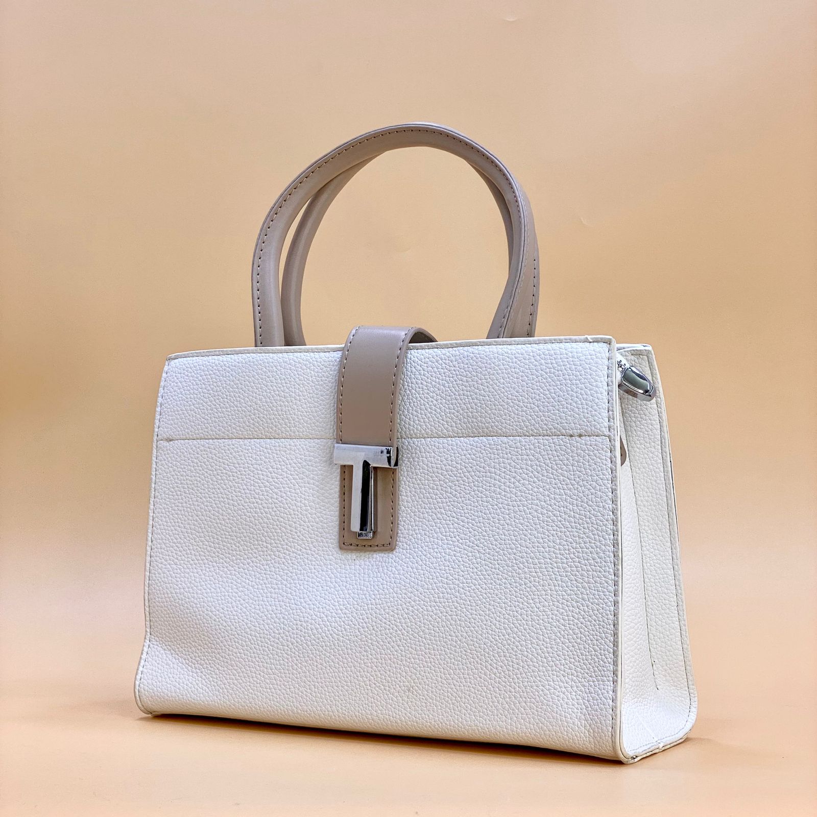 Latest 2023 Collection: Stylish Women's Handbags on Sale - Discounted Price B399