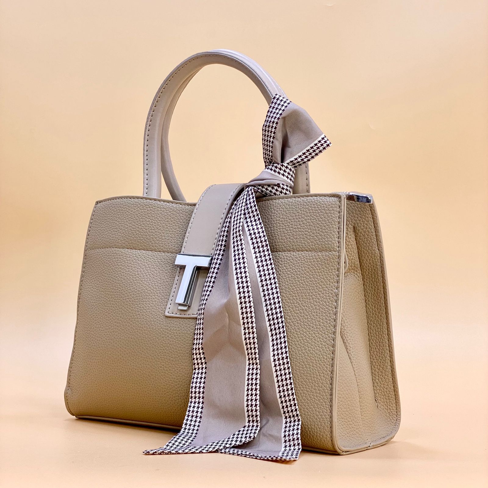 Latest 2023 Collection: Stylish Women's Handbags on Sale - Discounted Price B399