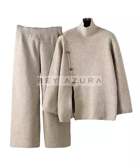 Long Turtleneck Top and Cropped Pants Set: Trendy Outfit for Women