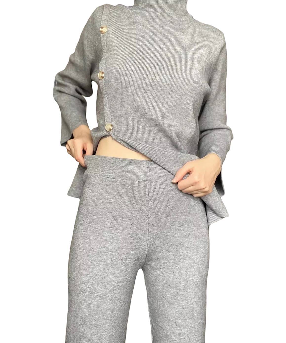 Long Turtleneck Top and Cropped Pants Set: Trendy Outfit for Women