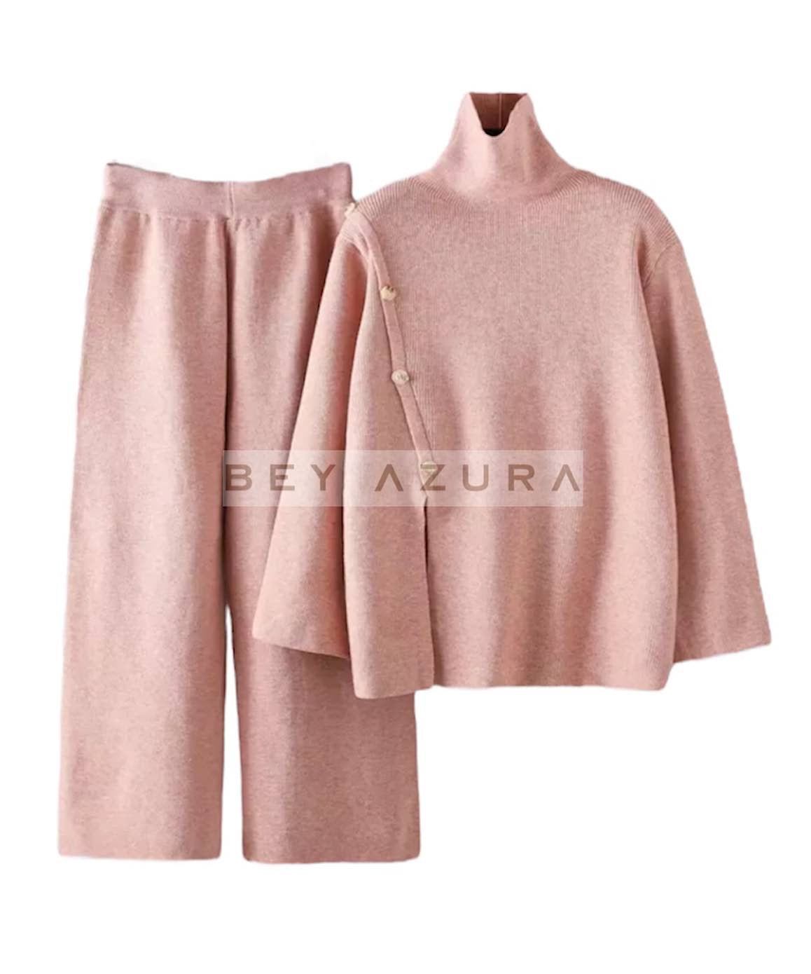 Long Turtleneck Top and Cropped Pants Set: Trendy Outfit for Women