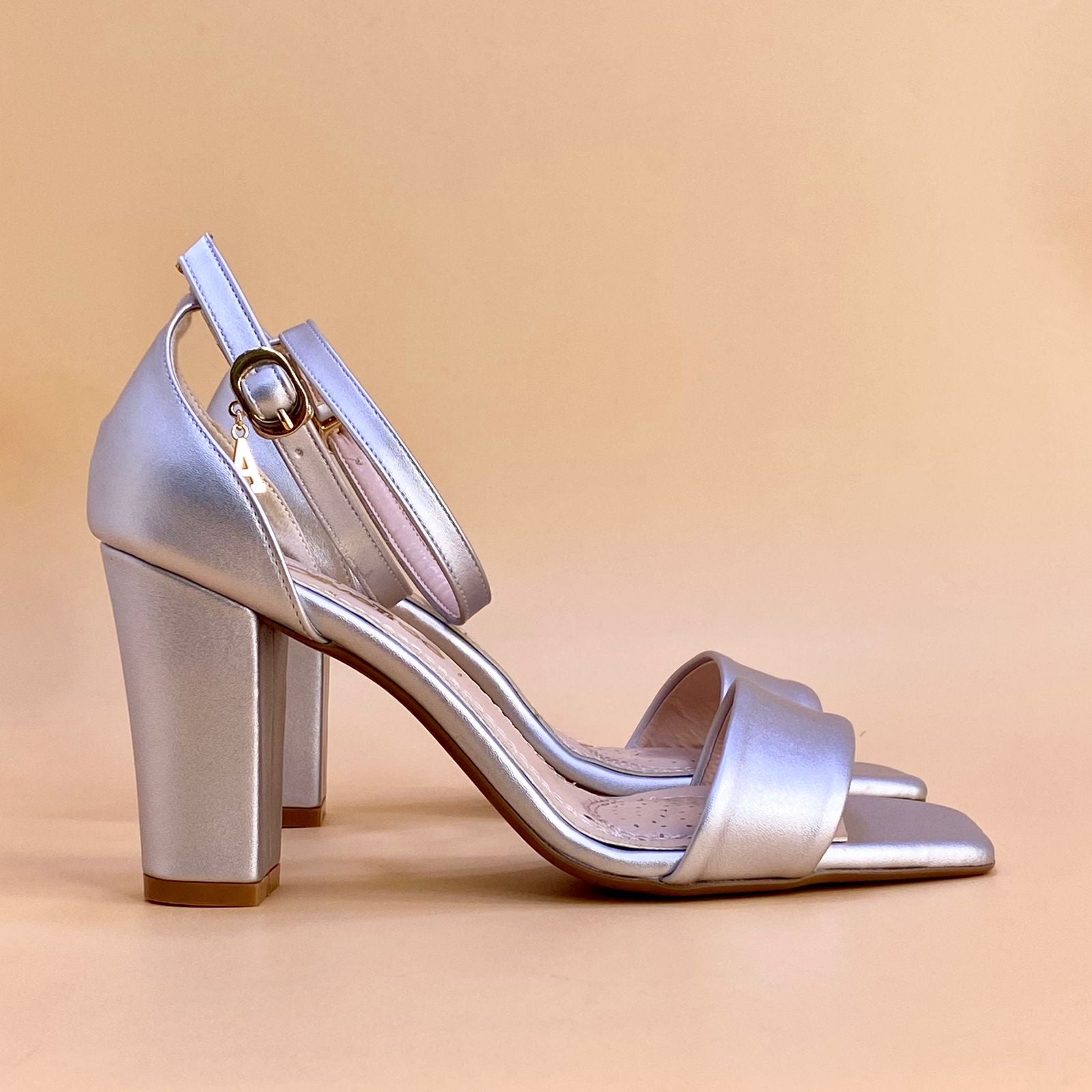 New women's high heels shoes size 8.