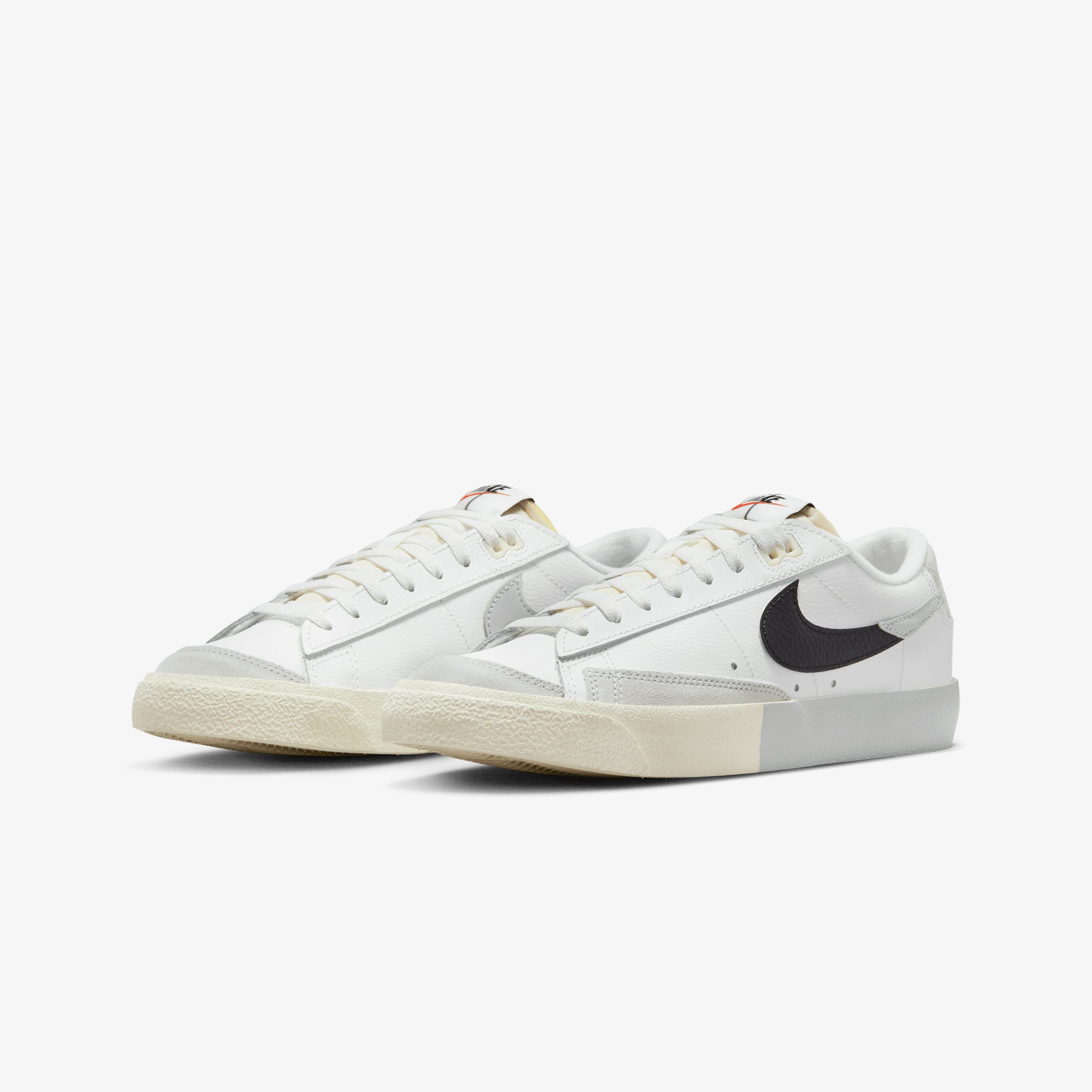 Nike Blazer Low '77 SE Remix Summit White Light Silver Black